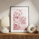 affiche botanique avec des fleurs roses en pleine floraison creant un motif deli meuble.webp