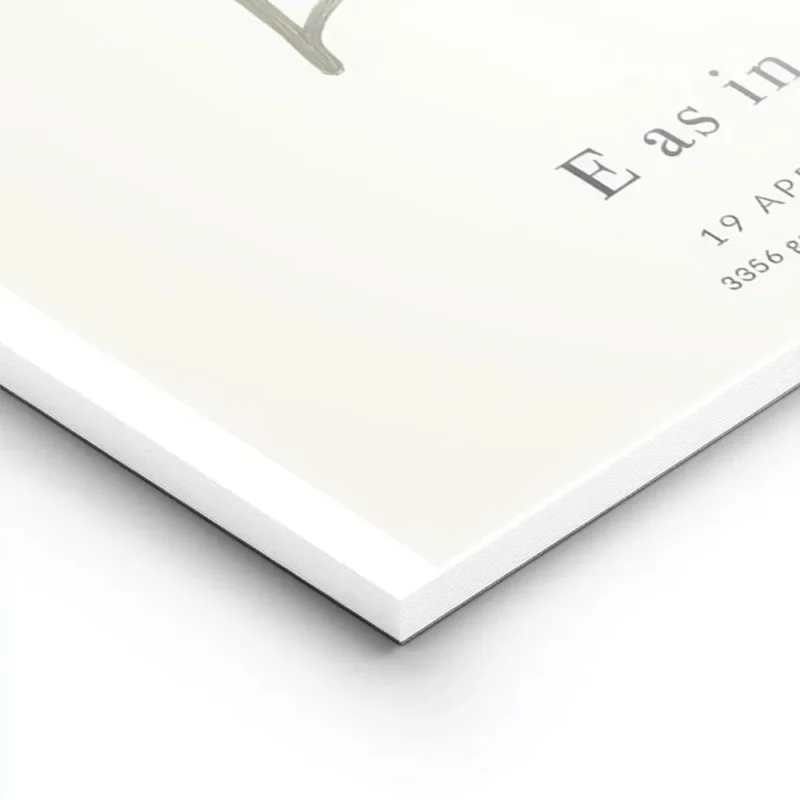 affiche botanique avec la lettre e formee par des branches et feuilles vertes ty lightpanel.webp