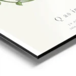 affiche botanique avec la lettre q formee de feuilles vertes et de fleurs blanch aluminium.webp