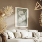 affiche botanique avec trois feuilles blanches aux details textures sur un fond salon.webp