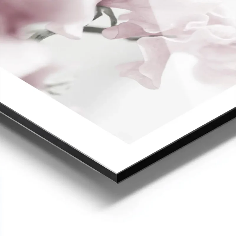 affiche botanique avec une composition de fleurs roses pastel aux petales delica aluminium.webp