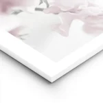 affiche botanique avec une composition de fleurs roses pastel aux petales delica lightpanel.webp