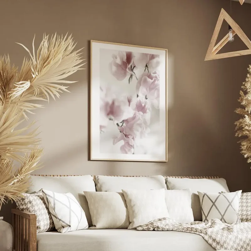 affiche botanique avec une composition de fleurs roses pastel aux petales delica salon.webp