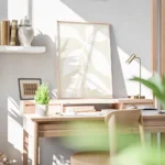 affiche botanique avec une illustration de plante blanche stylisee sur fond beig bureau.webp