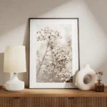 affiche botanique beige avec petites fleurs blanches au c ur marron sur fond cla meuble.webp