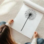 affiche botanique noir et blanc dun pissenlit avec ses graines fines et aerienne en rouleau.webp