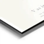 affiche botanique personnalisee avec la lettre v formee de feuilles vertes et du aluminium.webp