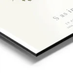 affiche botanique personnalisee avec une plante formant la lettre s sur fond bei aluminium.webp