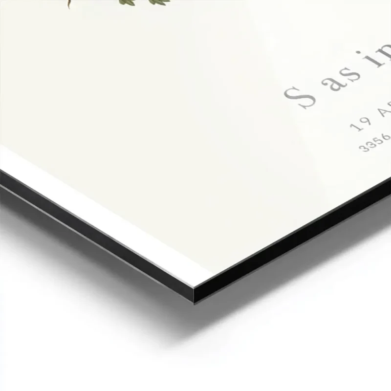 affiche botanique personnalisee avec une plante formant la lettre s sur fond bei aluminium.webp