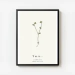 affiche botanique personnalisee avec une plante verte en forme de lettre y sur f avec cadre.webp