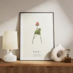 affiche botanique personnalisee lettre a formee par des feuilles et une baie sur meuble.webp