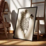 affiche botanique vintage en monochrome beige presentant une plante sechee textu encadre.webp