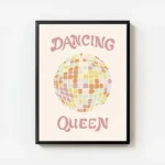 affiche boule disco retro coloree aux couleurs pastel avec typographie dancing q avec cadre.webp