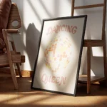 affiche boule disco retro coloree aux couleurs pastel avec typographie dancing q encadre.webp