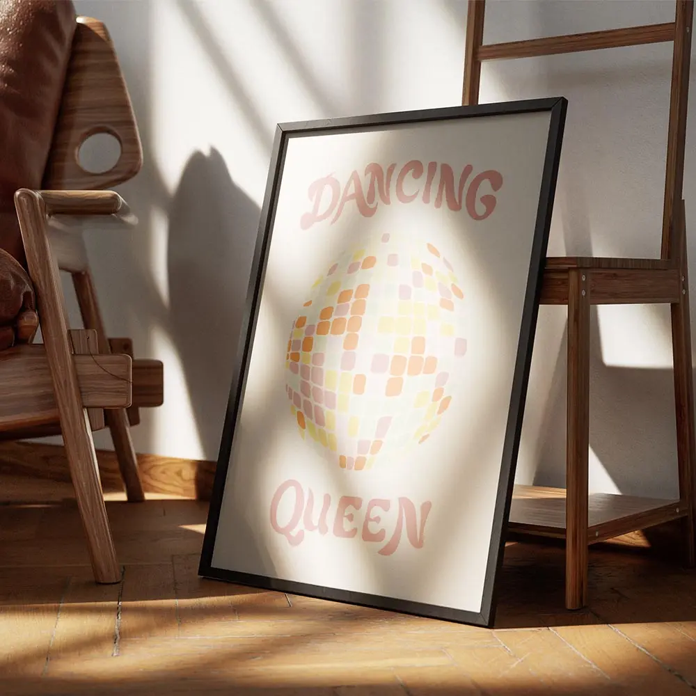 affiche boule disco retro coloree aux couleurs pastel avec typographie dancing q encadre.webp