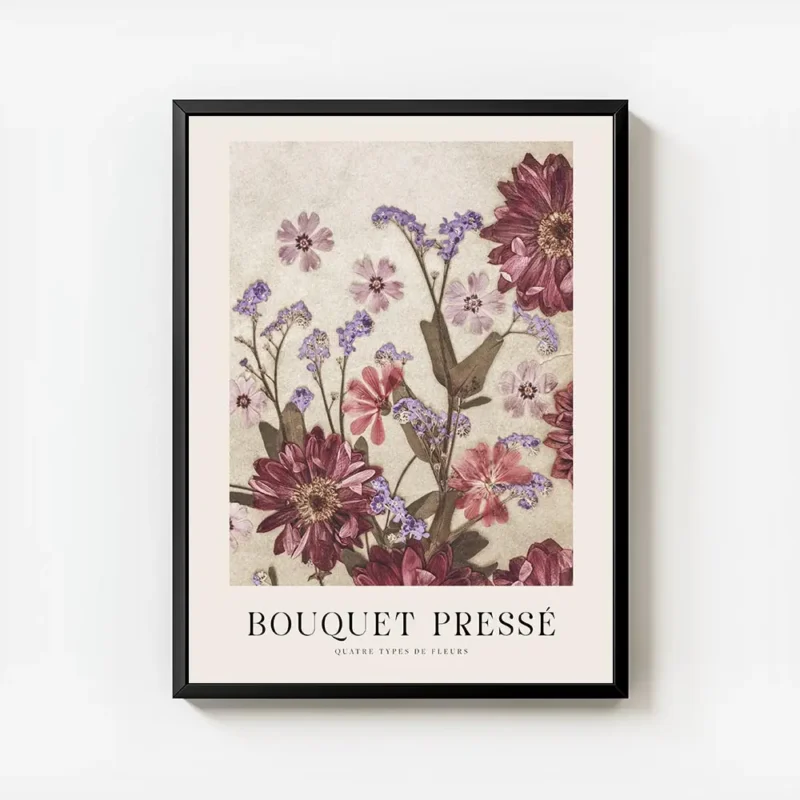 affiche bouquet presse fleurs sechees aux couleurs sourdes tons violets et borde avec cadre.webp