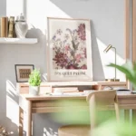 affiche bouquet presse fleurs sechees aux couleurs sourdes tons violets et borde bureau.webp