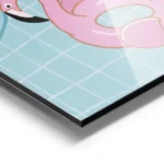 affiche britty flynn dun flamant rose gonflable dans une piscine avec un palmier aluminium.webp