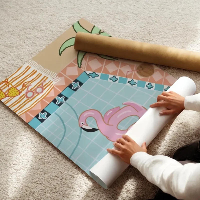 affiche britty flynn dun flamant rose gonflable dans une piscine avec un palmier enroule.webp