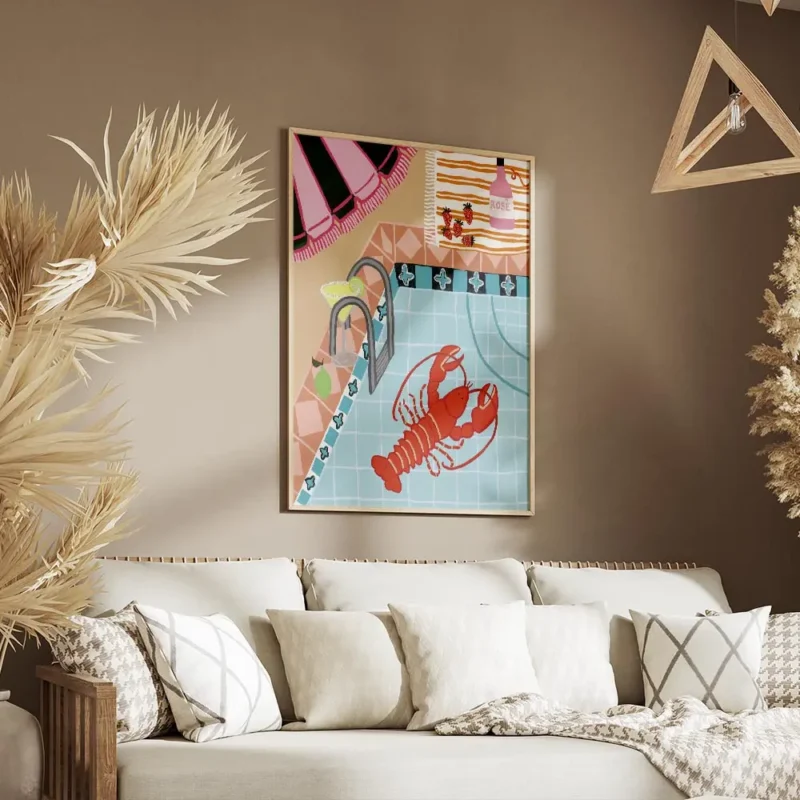 affiche britty flynn homard rouge dans une piscine bleue avec un cocktail et une salon.webp