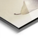 affiche calme de trois poires empilees sur un fond beige fruit a la typographie aluminium.webp