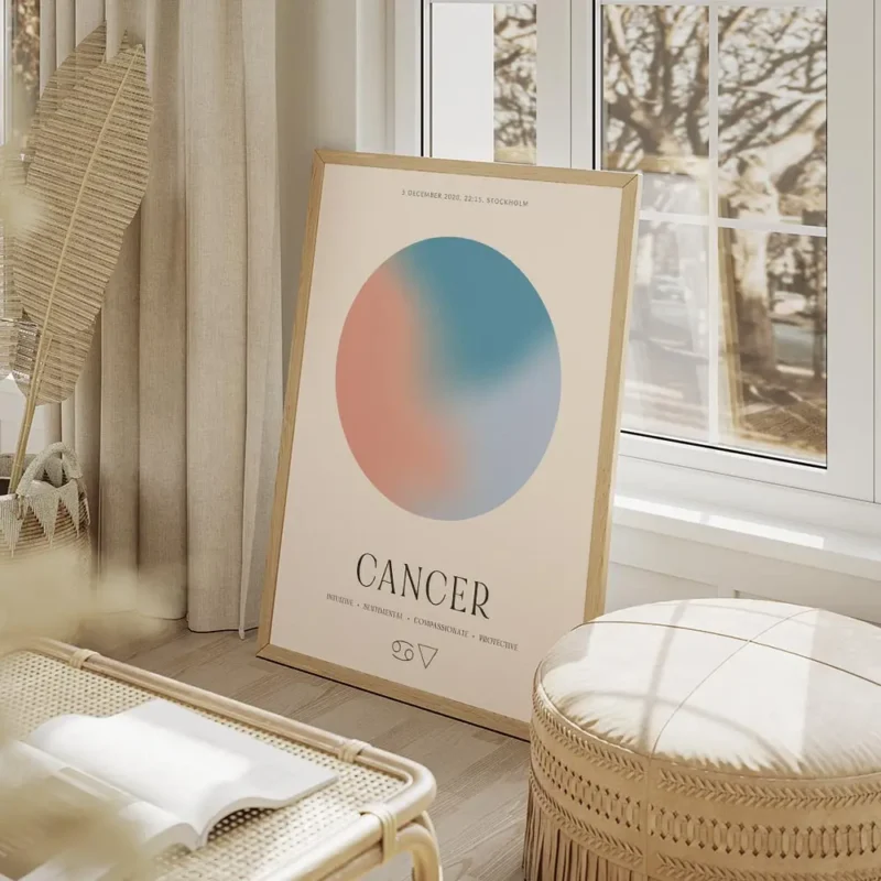 affiche cancer avec globe aura orange et bleu typographie noire et attributs du salon beige.webp