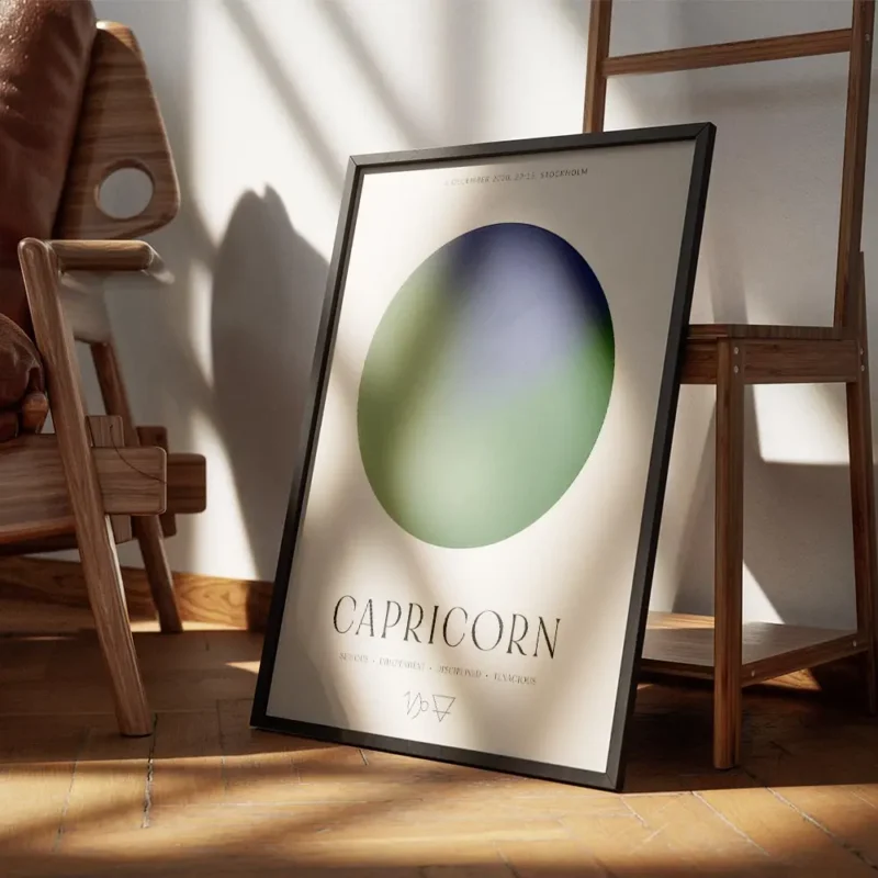affiche capricorne personnalisee avec un globe bleu marine et vert texte et symb encadre.webp