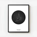affiche capricorne personnalisee illustration du signe astrologique noir et blan avec cadre.webp