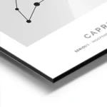 affiche capricorne personnalisee illustration du signe astrologique noir sur fon aluminium.webp