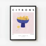 affiche citrons divy green illustration de citrons dans un bol bleu sur fond ros avec cadre.webp