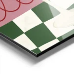 affiche cocktail dhiver avec oranges baies et romarin dans un verre sur fond ros aluminium.webp