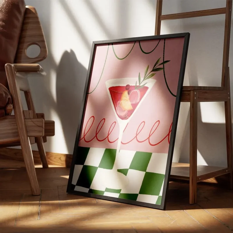 affiche cocktail dhiver avec oranges baies et romarin dans un verre sur fond ros encadre.webp