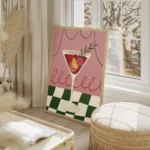 affiche cocktail dhiver avec oranges baies et romarin dans un verre sur fond ros salon beige.webp