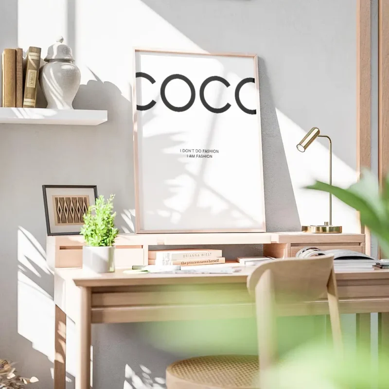 affiche coco chanel avec la citation i dont do fashion i am fashion en typograph bureau.webp