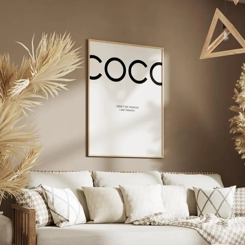 affiche coco chanel avec la citation i dont do fashion i am fashion en typograph salon.webp