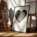 affiche coeur noir carte personnalisee en forme de c ur noir sur fond blanc avec encadre.webp