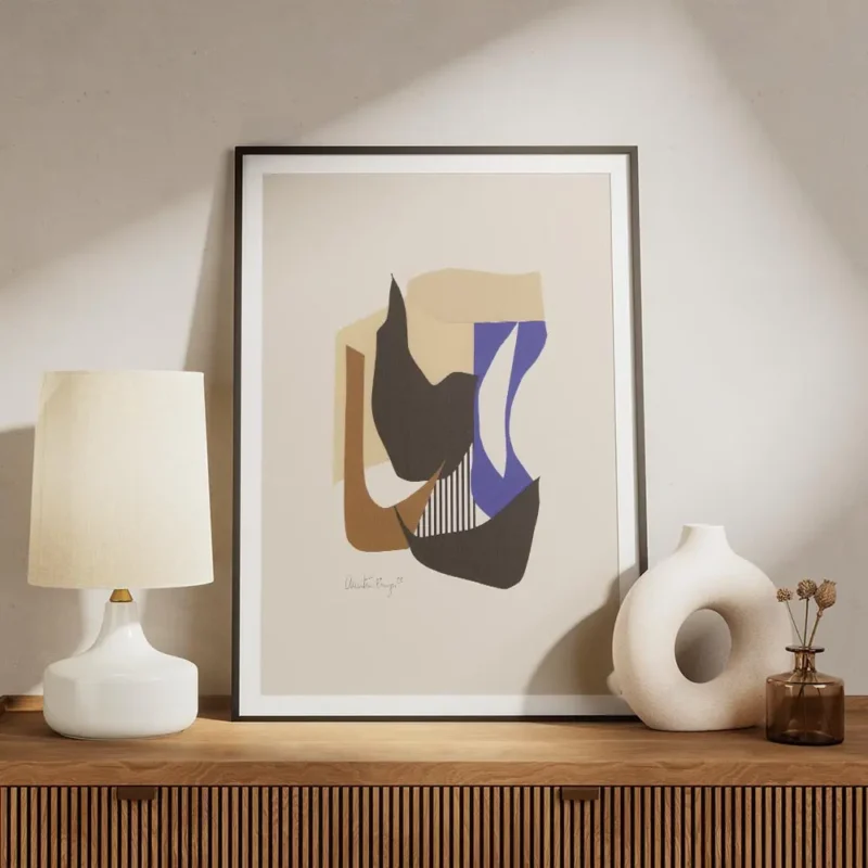 affiche collage de formes geometriques courbes aux couleurs terreuses et bleues meuble.webp