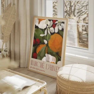 affiche coloree a la typographie marche dhiver avec des fleurs blanches feuilles salon beige.webp