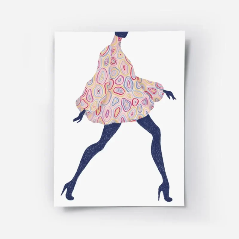 affiche coloree audacieuse dune femme en robe a motifs marchant en talons hauts .webp
