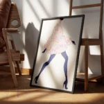 affiche coloree audacieuse dune femme en robe a motifs marchant en talons hauts encadre.webp