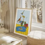 affiche coloree de fifi brindacier nettoyant le sol avec une brosse a recurer le salon beige.webp