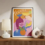 affiche coloree de tequila avec une bouteille un verre a margarita des agrumes e meuble.webp