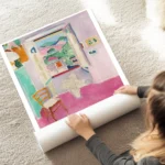 affiche coloree dhenri matisse fenetre ouverte sur un paysage avec une chaise et au sol.webp