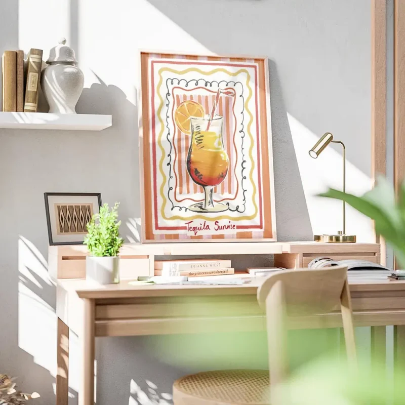 affiche coloree dun cocktail tequila sunrise avec degrade orange et jaune paille bureau.webp