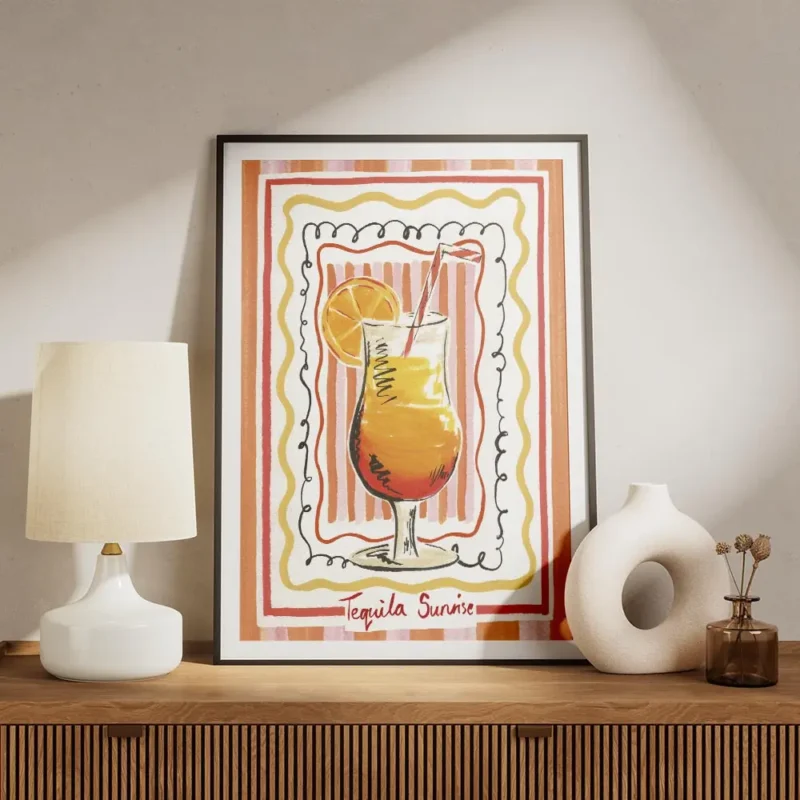 affiche coloree dun cocktail tequila sunrise avec degrade orange et jaune paille meuble.webp
