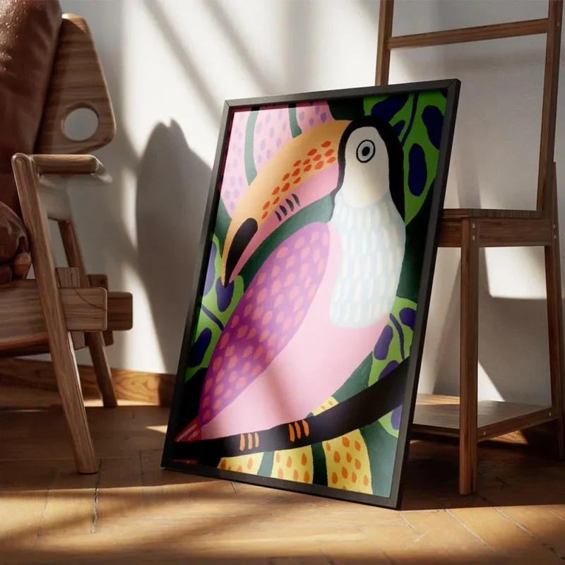 affiche coloree dun toucan aux couleurs vives avec un bec orange et un corps ros encadre.webp