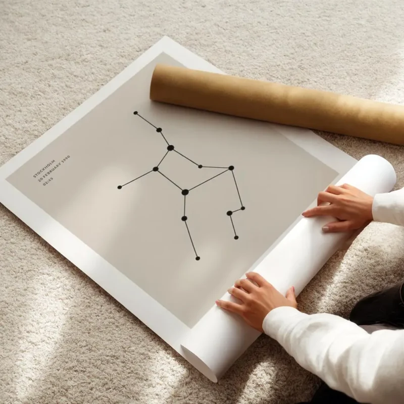 affiche constellation vierge noire sur fond beige avec typographie en haut et en enroule.webp