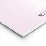 affiche cosmopolitan rose clair avec un verre a cocktail et une ecorce dorange t lightpanel.webp