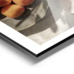 affiche dabricots frais dans une assiette sur une table avec des ombres de feuil aluminium.webp