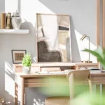 affiche dabstraction geometrique aux larges coups de pinceau tons doux de beige bureau.webp